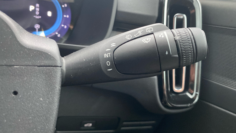 Volvo XC40 2.0 B3P Plus Dark 5dr Auto Petrol Estate